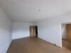 4 helle Wohnräume mit Balkon! Sie renovieren und sparen für einen Monat die Kaltmiete - Wohnzimmer